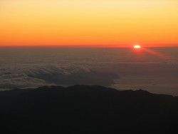 Východ slucne na Pico del Teide